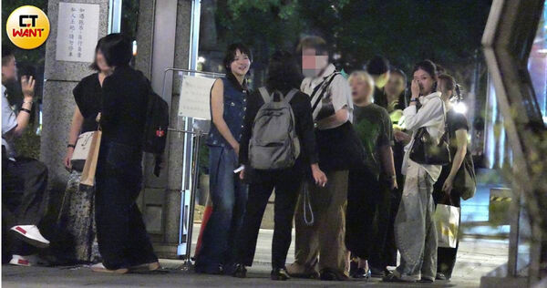 神秘室友2／林廷憶親密互動經紀人　大街上摟腰靠肩樣樣來