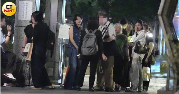 神秘室友2／林廷憶親密互動經紀人　大街上摟腰靠肩樣樣來