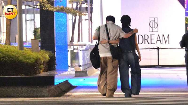 神秘室友2／林廷憶親密互動經紀人　大街上摟腰靠肩樣樣來