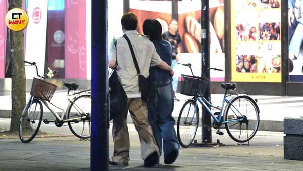 神秘室友2／林廷憶親密互動經紀人　大街上摟腰靠肩樣樣來