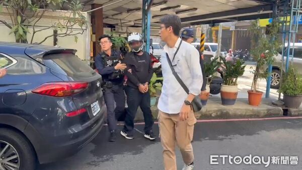 ▲高雄市鳳山區光遠路一家檳榔攤老板娘，因債務糾紛遭男子砍殺，`犯嫌照片曝光。（圖／記者吳世龍攝，下同）