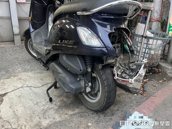 ▲▼ 高雄11歲童偷騎爸機車！「無照闖紅燈」害騎士噴飛　離譜畫面曝。（圖／記者賴文萱翻攝）