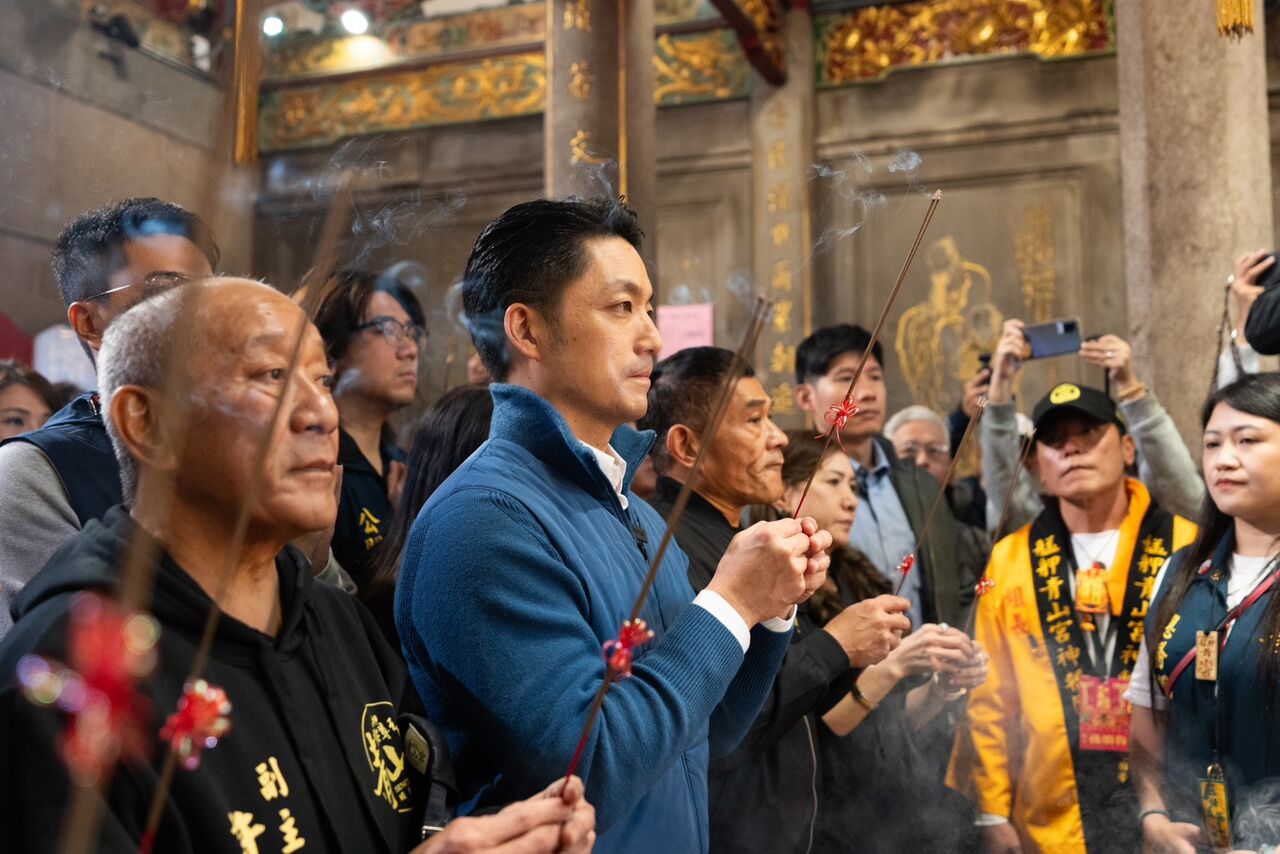 艋舺青山宮暗訪起轎 蔣萬安向青山王報告:萬大線拚明年通車