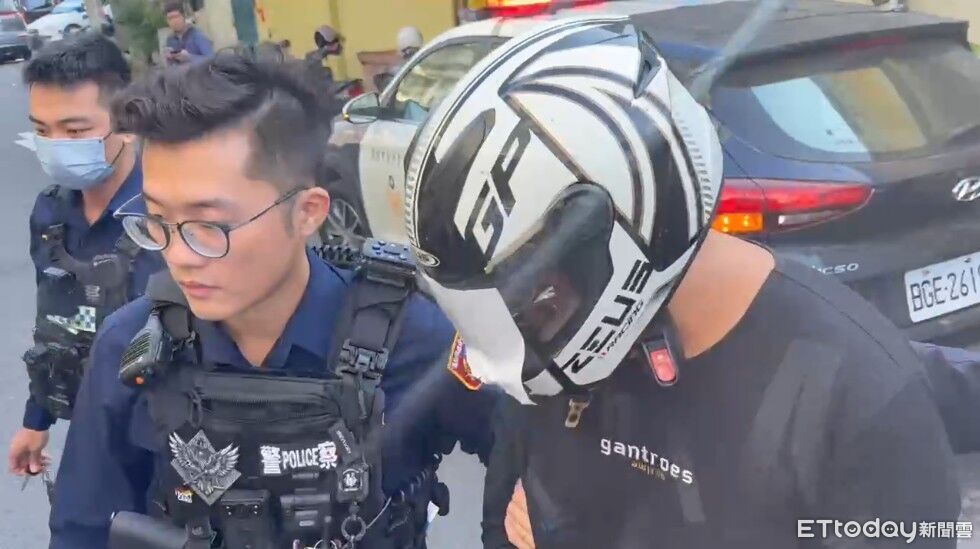 快訊/高雄兇殺!鳳山檳榔攤老闆娘遭砍 倒地無心跳