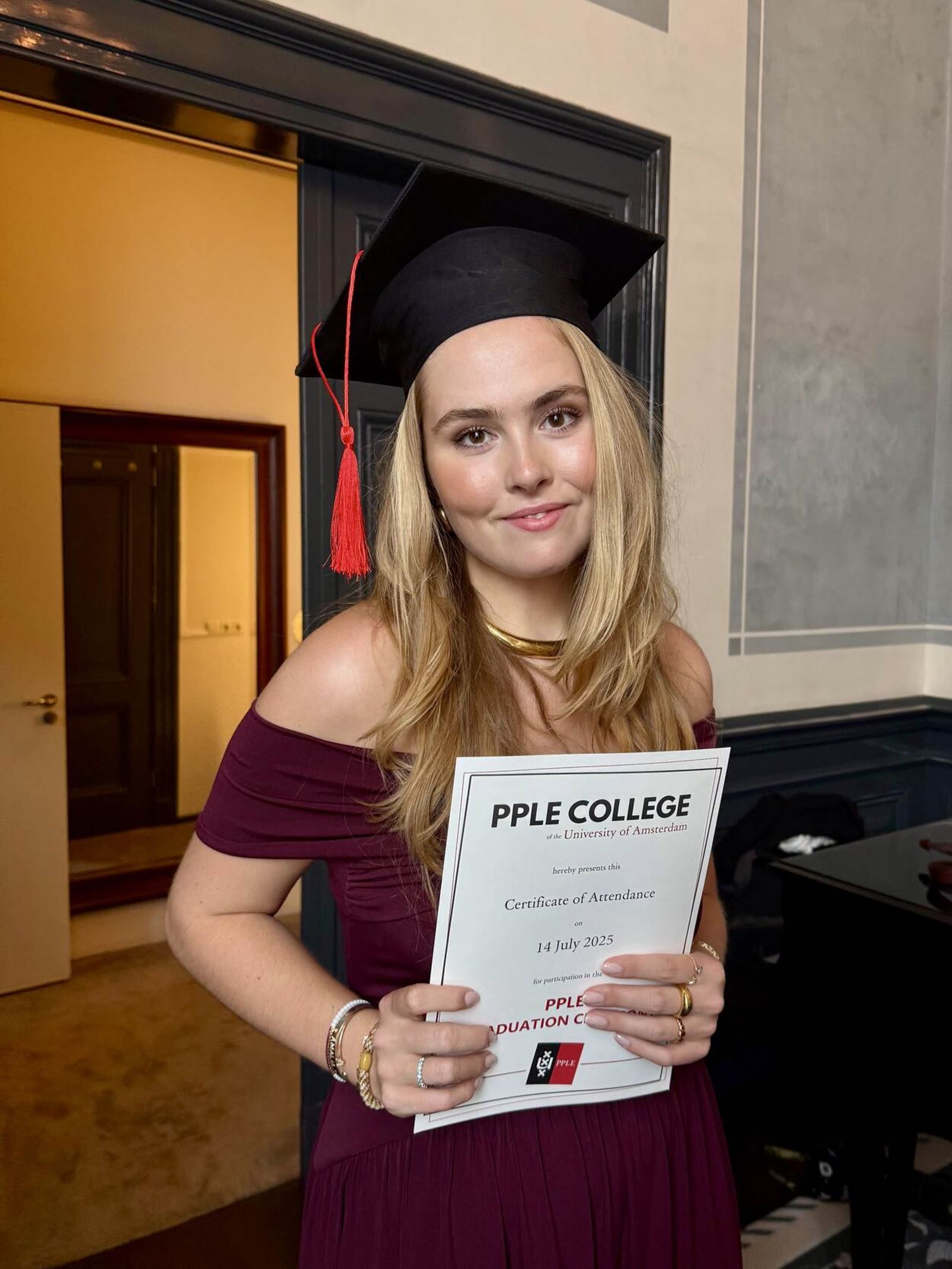 荷蘭公主22歲生日照曝光！「未來女王」氣場大開　走過威脅更堅強