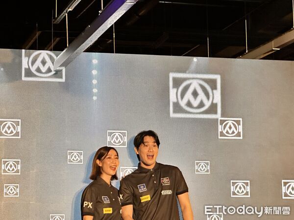 ▲▼全聯、大全聯更換門市員工制服，靈感源自「F1車隊精神」，邀請巴黎、東京奧運開幕式國家代表隊服裝設計師周裕穎操刀。（圖／記者林育綾攝）