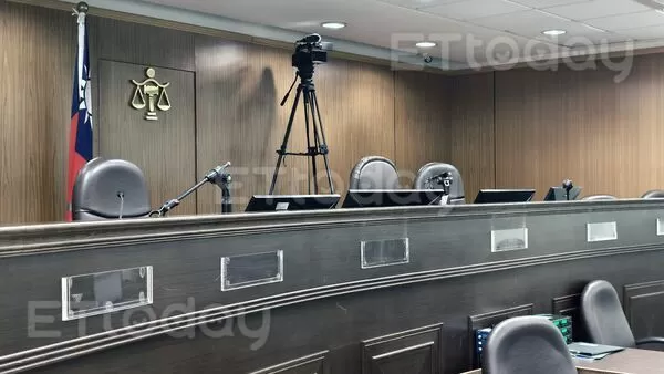 ▲▼北院審理柯文哲等人涉犯的京華城等案，准許公開播送辯論與宣判的法庭錄音錄影，預先敲定專用攝影器材定點位置。（圖／記者黃哲民攝）