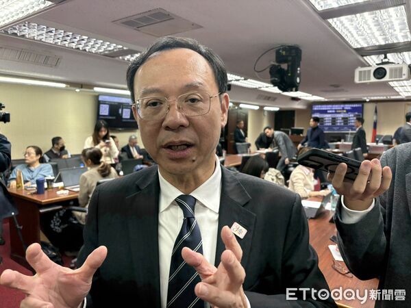 ▲▼衛福部長石崇良談醫美嚴管。（圖／記者洪巧藍攝）