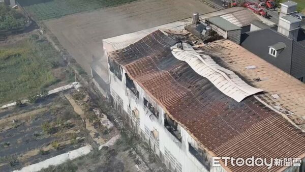 ▲▼ 台南市新化區大德路一間鐵皮工廠發生火警            。（圖／記者翁伊森翻攝）