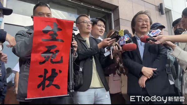 ▲▼民進黨立委王世堅受訪。（圖／記者杜冠霖攝）