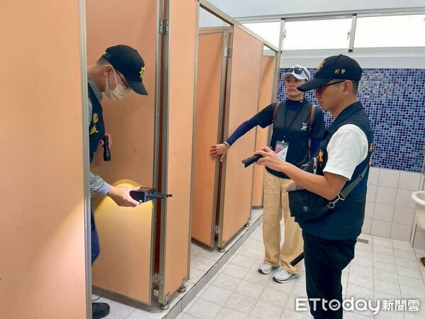 ▲出動「偵爆犬」。（圖／記者陳崑福翻攝）