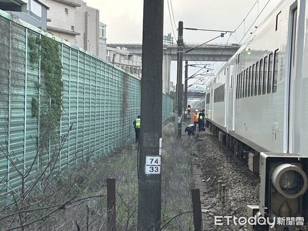 ▲台鐵死傷事故，埔心=楊梅間平交道1男遭自強號撞上命危。（圖／記者沈繼昌翻攝，下同）