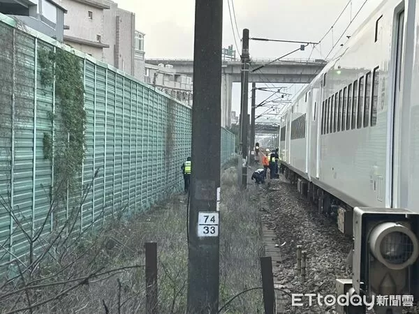 ▲台鐵死傷事故，埔心=楊梅間平交道1男遭自強號撞上命危。（圖／記者沈繼昌翻攝，下同）