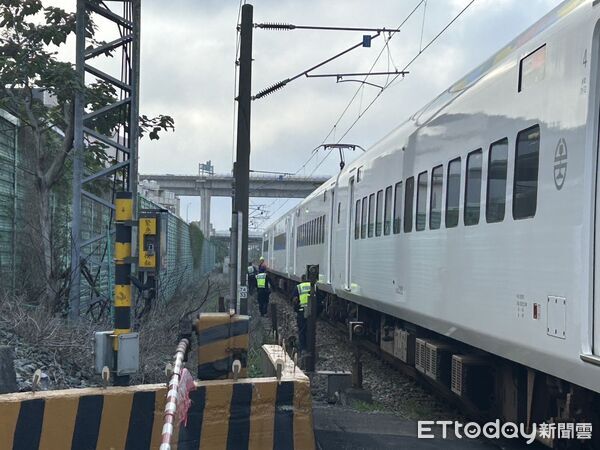 ▲台鐵死傷事故，埔心=楊梅間平交道1男遭自強號撞上命危。（圖／記者沈繼昌翻攝，下同）