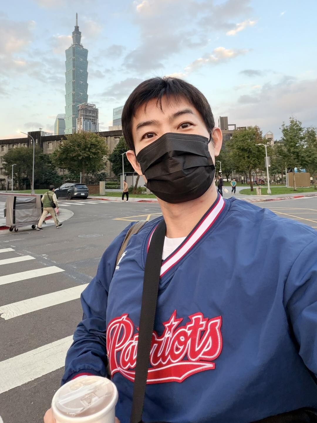 ▲▼施易男外出「一路上沒拉拉鍊」糗炸：快嚇昏了。（圖／翻攝自Facebook／施易男 Eli Shih）