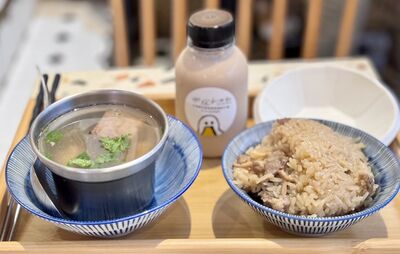 高雄必比登推介「極濃薑香」鴨肉油飯