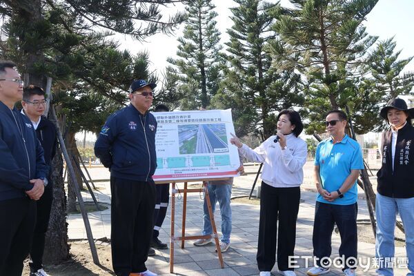 ▲縣長張麗善與地方民代、台塑代表一同說明道路改善計畫。（圖／記者游瓊華翻攝）