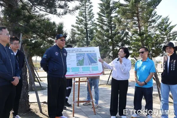 ▲縣長張麗善與地方民代、台塑代表一同說明道路改善計畫。（圖／記者游瓊華翻攝）