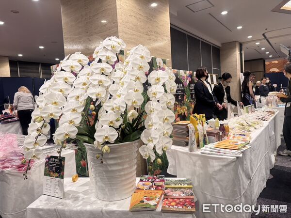▲台南市今年再度受邀參加東京國際花道博覽會，蘭花與火鶴花成為展館亮點。（記者林東良翻攝，下同）