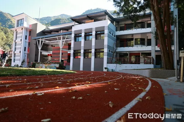 ▲都達國小新建校舍暨跑道球場整建落成，傳承賽德克文化。（圖／南投縣政府提供，下同）