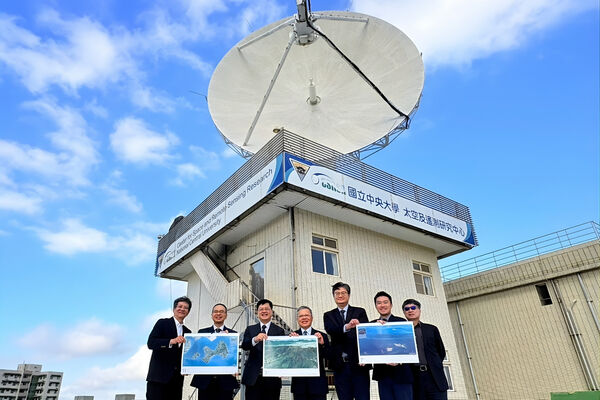 ▲中央大學攜手國家公園署，推出2026「生跡」衛星影像月曆