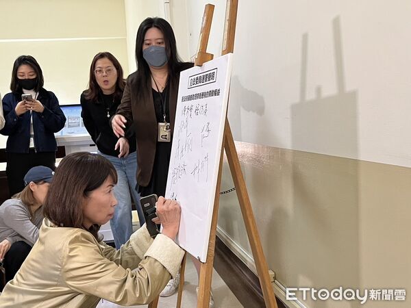 ▲▼ 民眾黨立委陳昭姿成首位簽署挺助理的在野黨立委。（圖／記者杜冠霖攝）