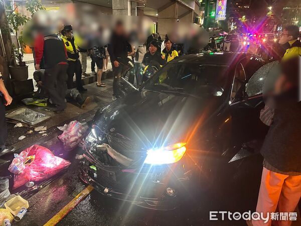 ▲▼             基隆男毒駕上路衝撞7輛車，73歲陳姓老翁倒垃圾挨撞，搶救1天半後宣告不治。（圖／記者郭世賢翻攝，下同）