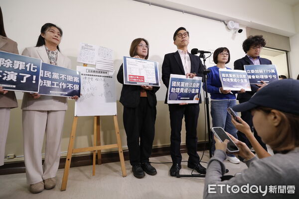 ▲▼國民黨立委陳玉珍推動助理費除罪化，75個國會辦公室、252位助理要求撤案，10日尋求立委簽連署撤自肥條款，民進黨立委簽名聯署表達支持。（圖／記者湯興漢攝）