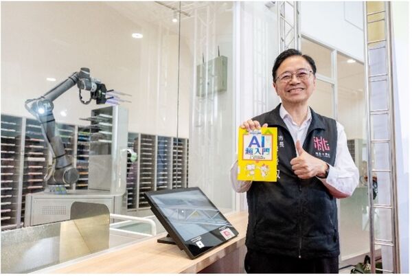 ▲導入AI機器人 ！青埔智慧科技分館正式啟用　六大設施創造閱讀新體驗。（圖／桃園市政府）