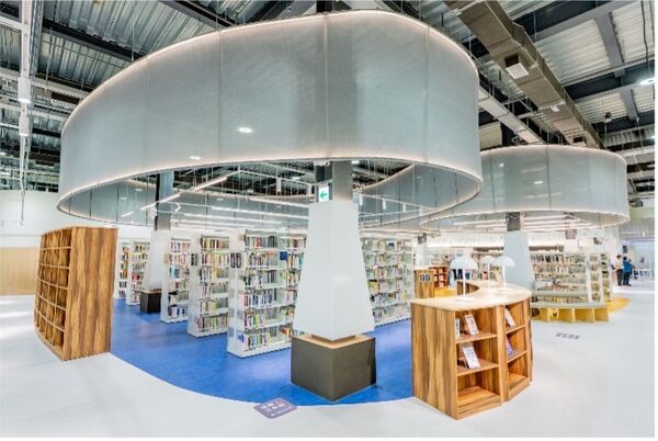 ▲導入AI機器人 ！青埔智慧科技分館正式啟用　六大設施創造閱讀新體驗。（圖／桃園市政府）