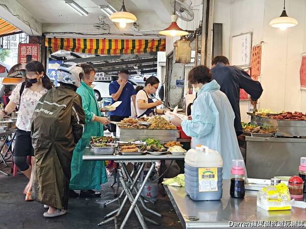 ▲▼在地人必吃15元肉燥飯。（部落客darren提供）