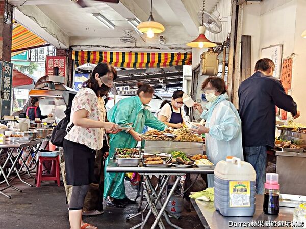 ▲▼在地人必吃15元肉燥飯。（部落客darren提供）