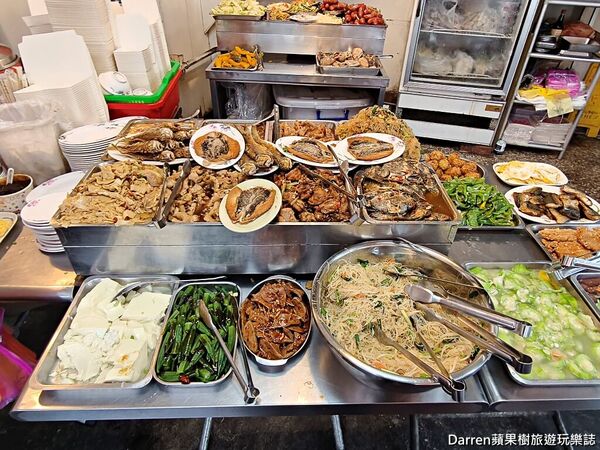 ▲▼在地人必吃15元肉燥飯。（部落客darren提供）