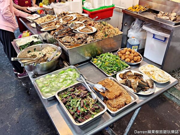 ▲▼在地人必吃15元肉燥飯。（部落客darren提供）