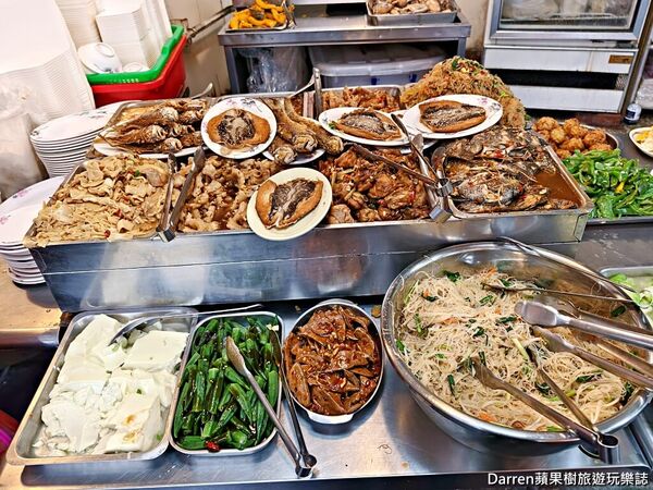 ▲▼在地人必吃15元肉燥飯。（部落客darren提供）