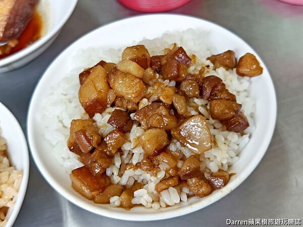 ▲▼在地人必吃15元肉燥飯。（部落客darren提供）
