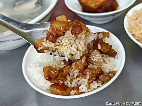 ▲▼在地人必吃15元肉燥飯。（部落客darren提供）