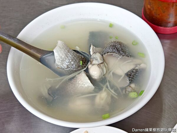 ▲▼在地人必吃15元肉燥飯。（部落客darren提供）