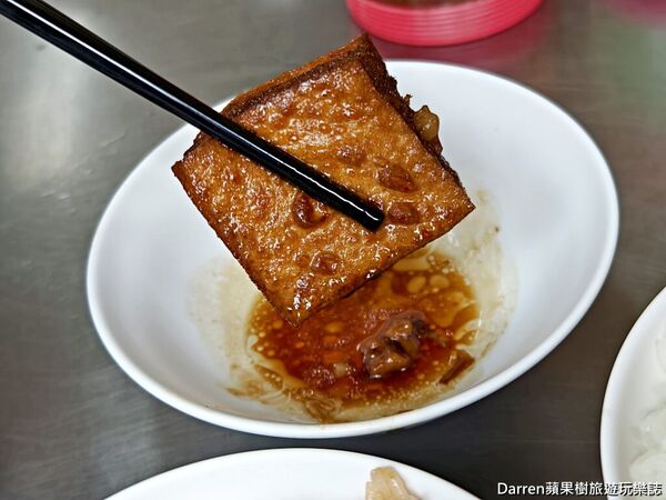 ▲▼在地人必吃15元肉燥飯。（部落客darren提供）