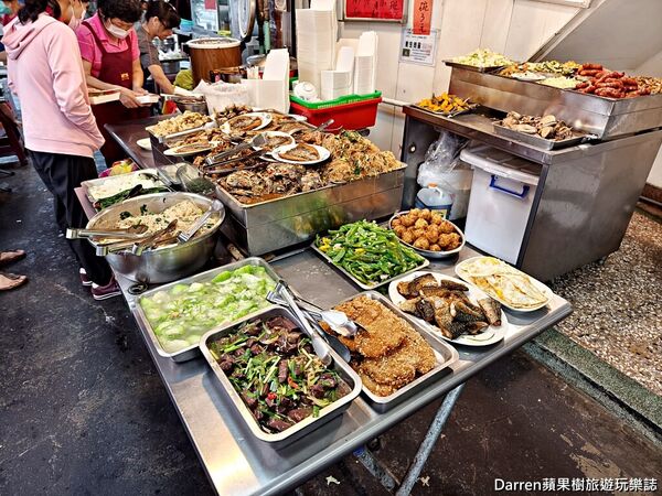 ▲▼在地人必吃15元肉燥飯。（部落客darren提供）