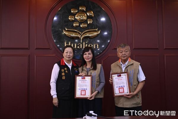 ▲▼光曜公益協會向光復國小提供冬夏季運動服及厚外套，總值新台幣36萬6千元。（圖／花蓮縣政府提供，下同）