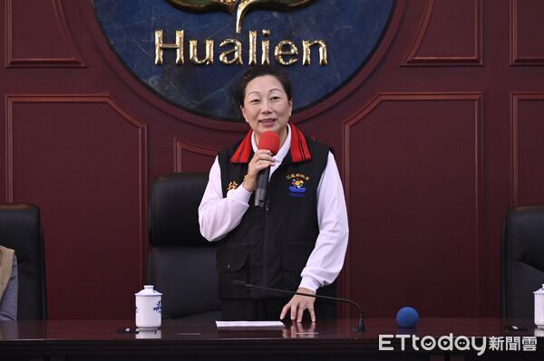 ▲▼光曜公益協會向光復國小提供冬夏季運動服及厚外套，總值新台幣36萬6千元。（圖／花蓮縣政府提供，下同）