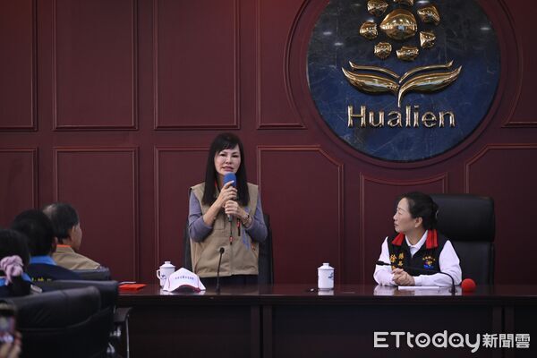 ▲▼光曜公益協會向光復國小提供冬夏季運動服及厚外套，總值新台幣36萬6千元。（圖／花蓮縣政府提供，下同）