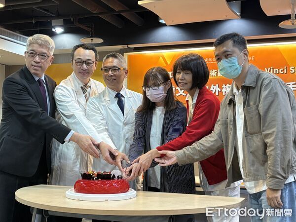 ▲▼罕見咽喉小唾腺癌，林口長庚採用「單孔達文西內外複合喉保留手術」助病人抗癌不失聲。（圖／記者洪巧藍攝）