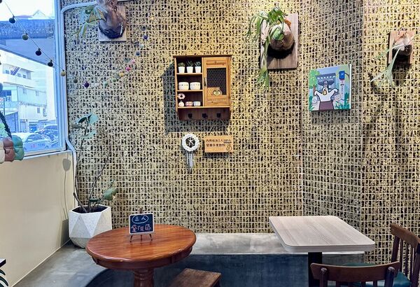 ▲▼高雄鴨肉油飯薑味十足，芋頭排骨湯鮮濃夠味。（圖／部落客小虎提供）