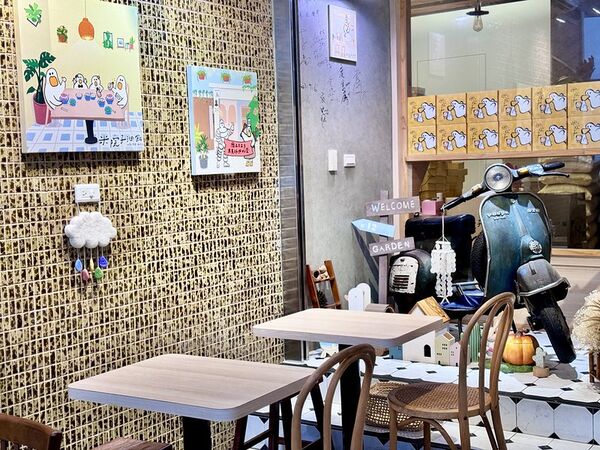 ▲▼高雄鴨肉油飯薑味十足，芋頭排骨湯鮮濃夠味。（圖／部落客小虎提供）