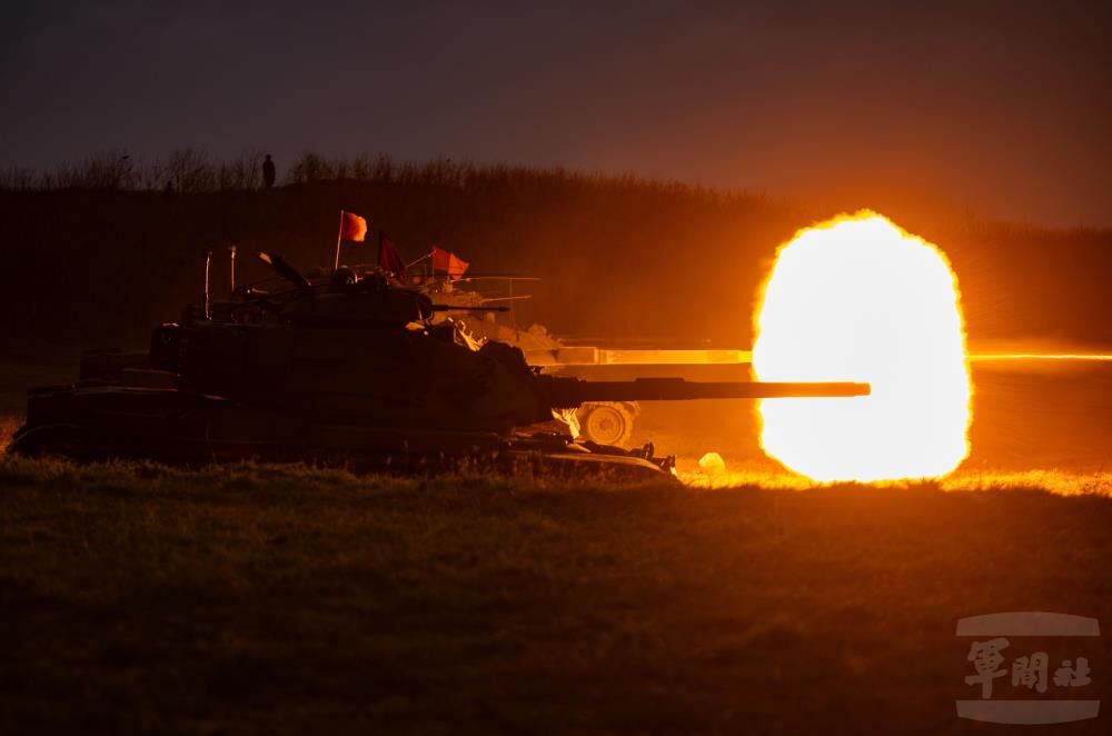 澎防部鎮疆操演 各式火砲同步射擊震撼防衛