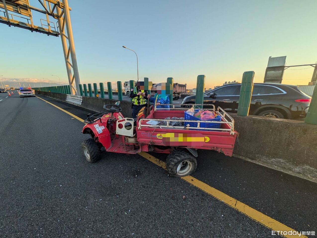 國5南下45K事故!87歲阿公「開農用機具上國道」 逆向狂衝釀追撞