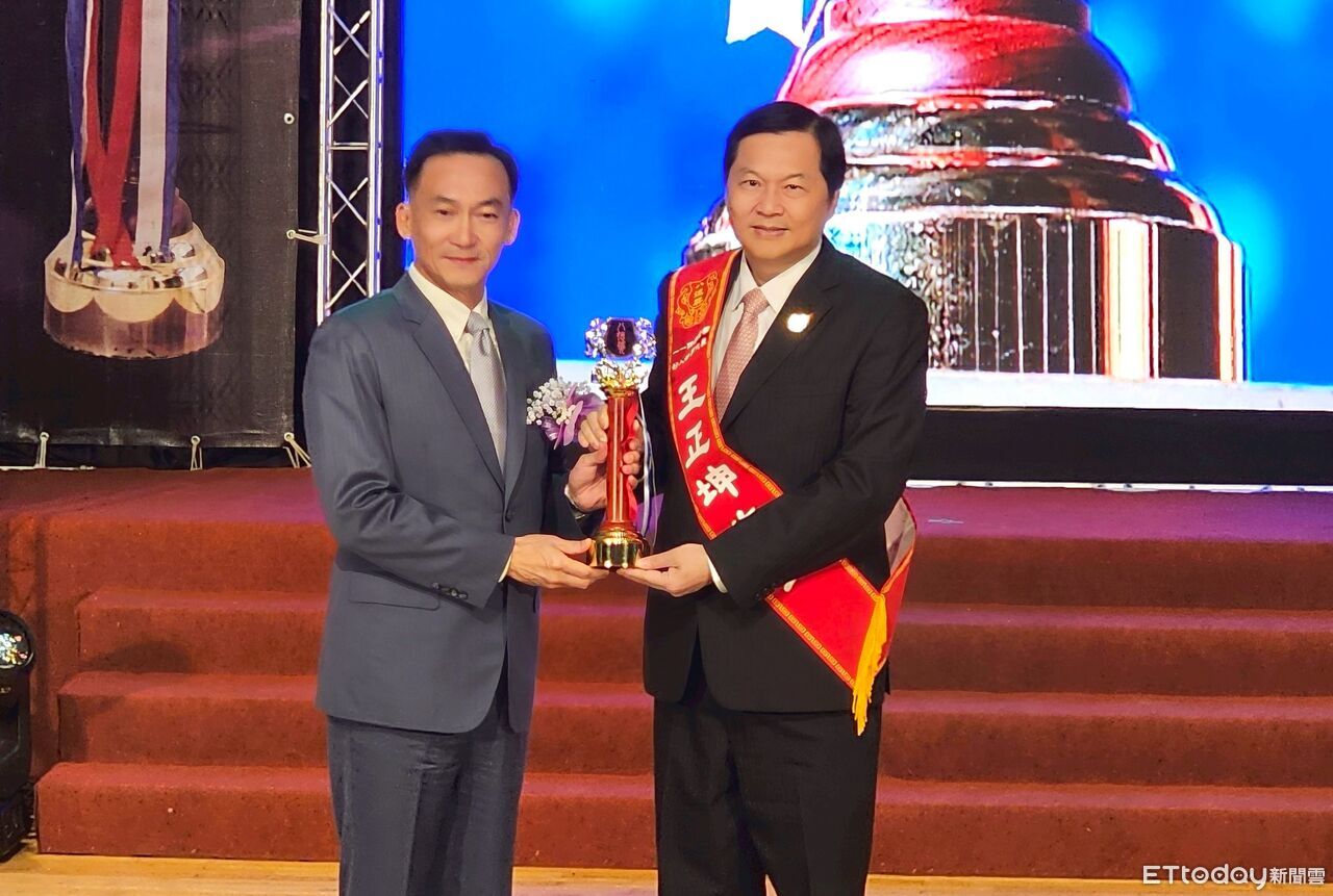 醫美集團董事長王正坤行善一甲子 從山區義診到千萬捐助奪八德獎