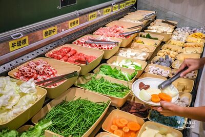 7種肉品＋蝦仁花枝滑吃到飽「400有找」